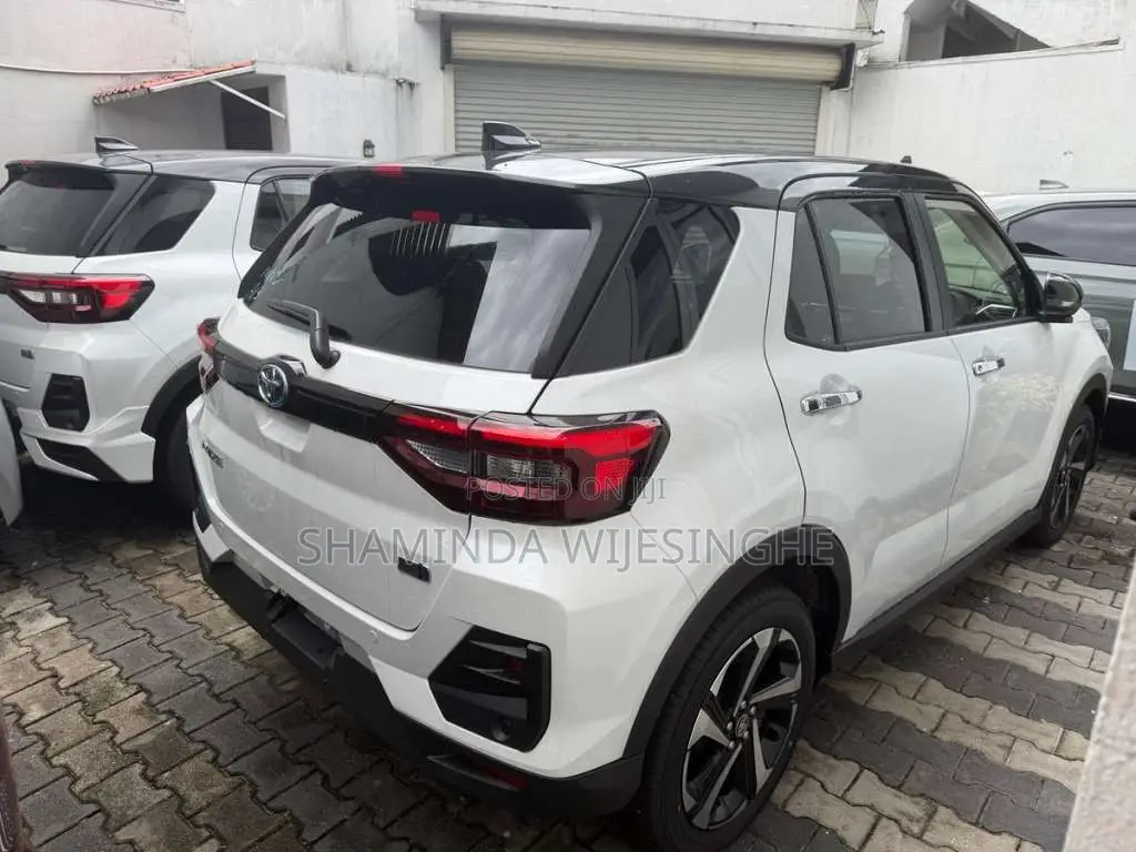 Toyota Raize Hybrid 4way 2025 SUV Brand New