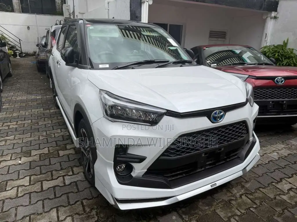 Toyota Raize Hybrid 4way 2025 SUV Brand New