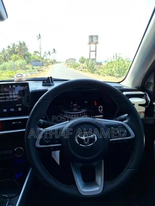 Toyota Raize 2025 SUV (Used)