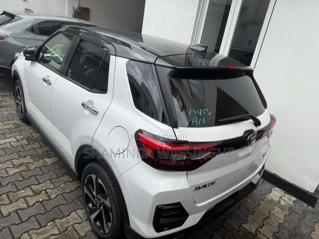 Toyota Raize Hybrid 4way 2025 SUV Brand New