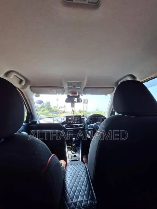 Toyota Raize 2025 SUV (Used)