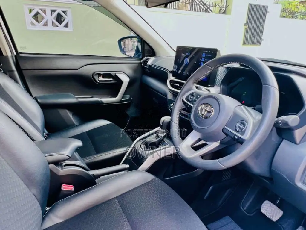 Toyota Raize 2025 SUV (Used)