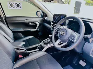 Toyota Raize 2025 SUV (Used)