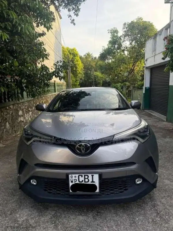 Toyota CHR 2018 SUV (Used)