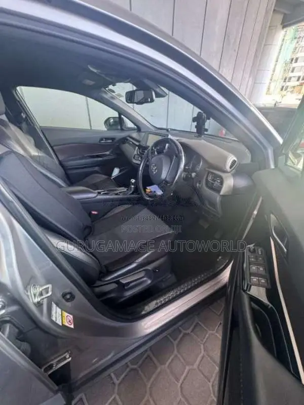 Toyota CHR 2018 SUV (Used)
