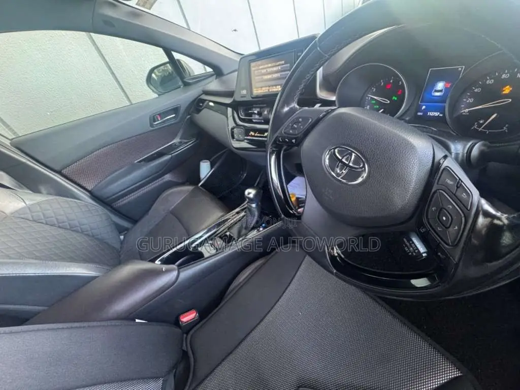 Toyota CHR 2018 SUV (Used)