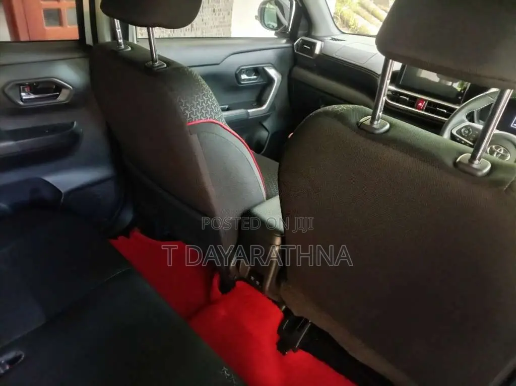 Toyota Raize 2025 SUV (Used)