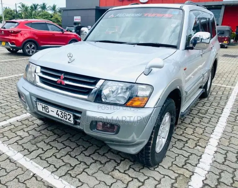 Mitsubishi Montero 2000 SUV (Used)