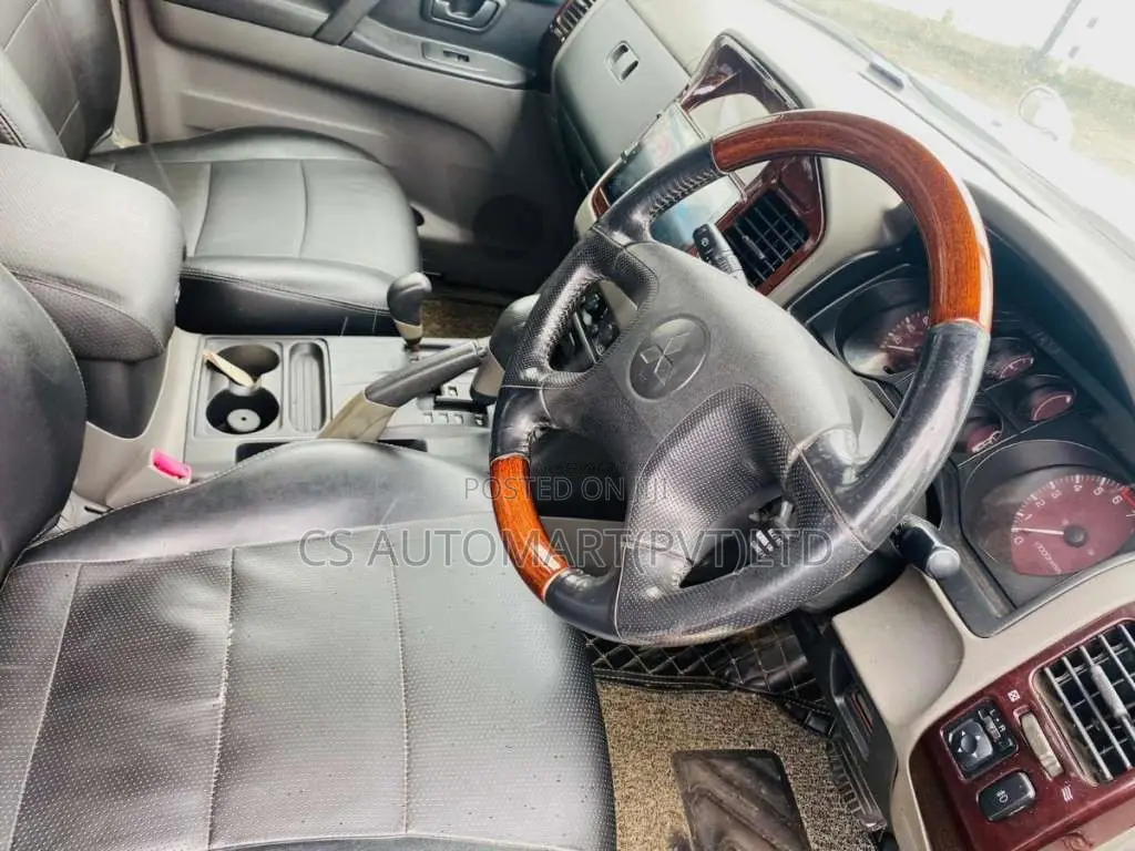 Mitsubishi Montero 2000 SUV (Used)
