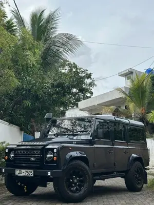Land-Rover Defender 2011 SUV (Used)