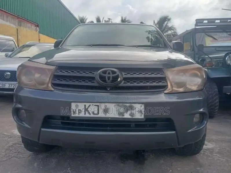 Toyota Fortuner 2010 SUV (Used)