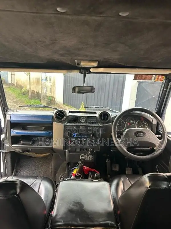 Land-Rover Defender 2011 SUV (Used)