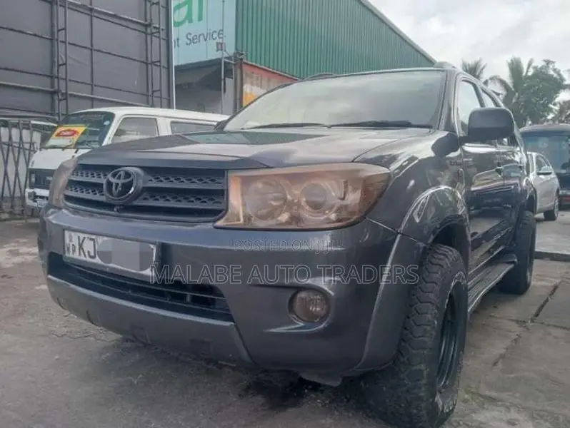 Toyota Fortuner 2010 SUV (Used)