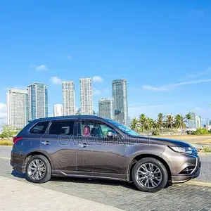 Mitsubishi Outlander PHEV Premium 2015 SUV (Used)