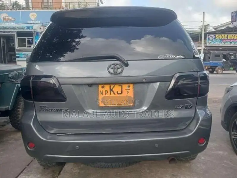 Toyota Fortuner 2010 SUV (Used)