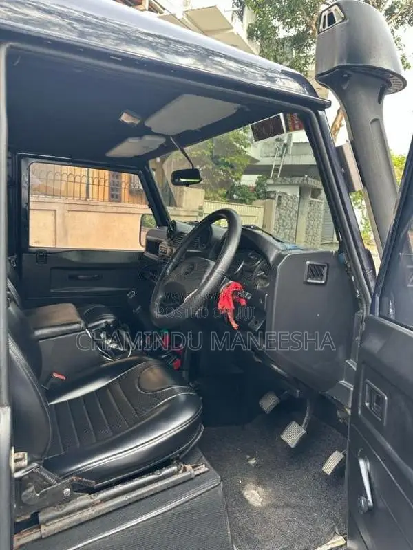 Land-Rover Defender 2011 SUV (Used)