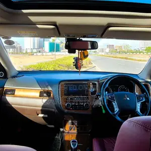 Mitsubishi Outlander PHEV Premium 2015 SUV (Used)