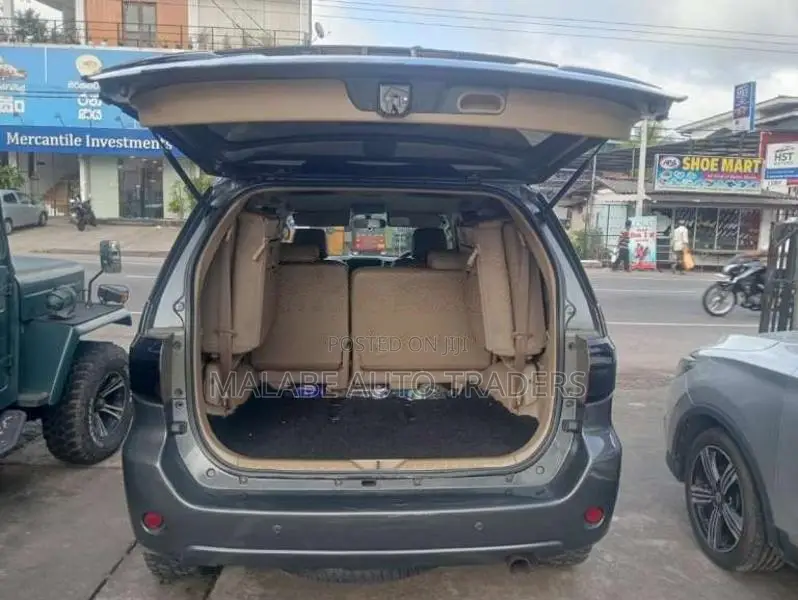 Toyota Fortuner 2010 SUV (Used)