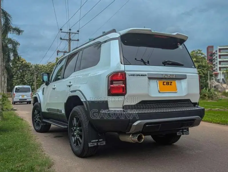 Toyota Land Cruiser Prado 250 VX 2025 SUV (Used)