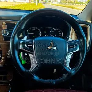 Mitsubishi Outlander PHEV Premium 2015 SUV (Used)