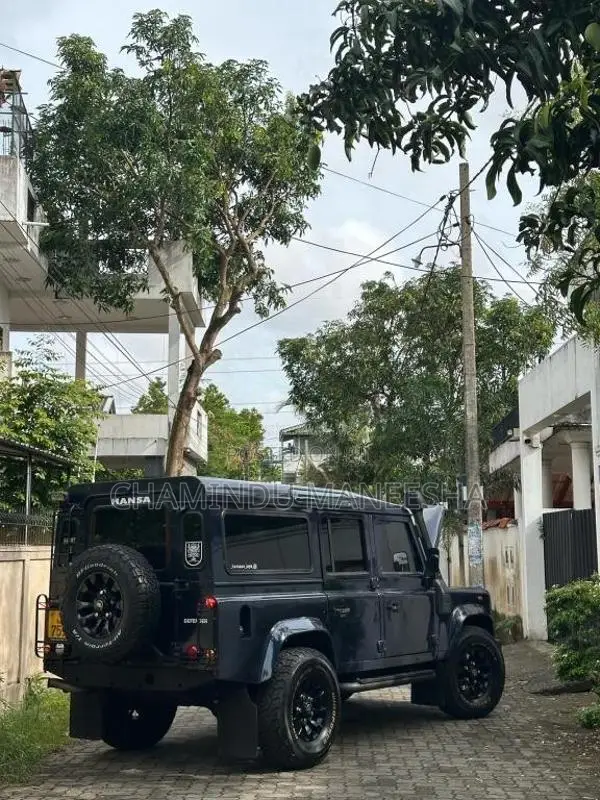 Land-Rover Defender 2011 SUV (Used)
