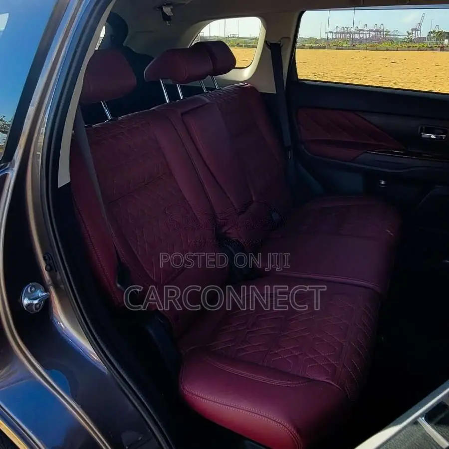 Mitsubishi Outlander PHEV Premium 2015 SUV (Used)