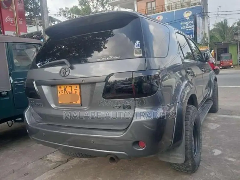 Toyota Fortuner 2010 SUV (Used)