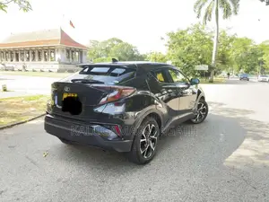 Toyota CHR 2017 SUV (Used)