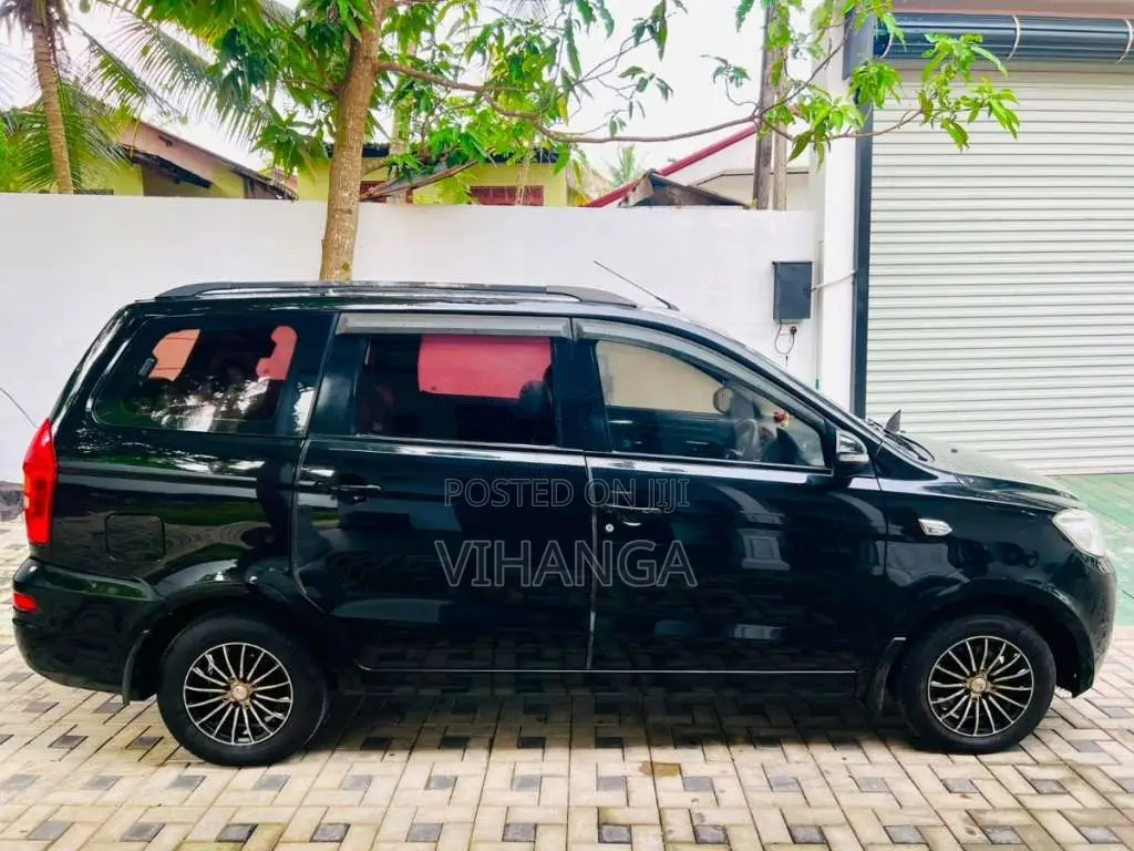 DFSK Glory 330 VVT 2017 SUV (Used)