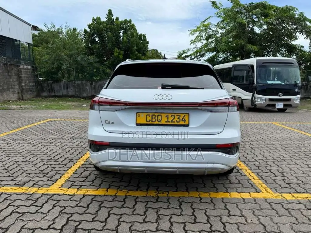 Audi Q4 2023 SUV (Used)