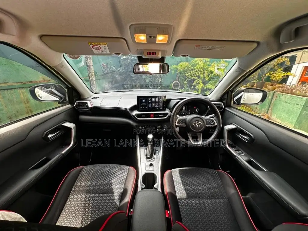 Toyota Raize 2025 SUV (Used)