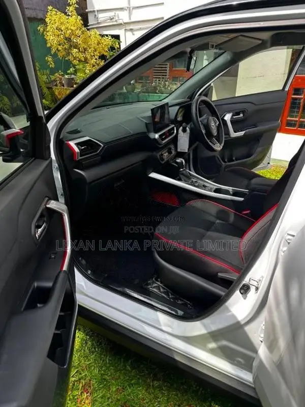 Toyota Raize 2025 SUV (Used)