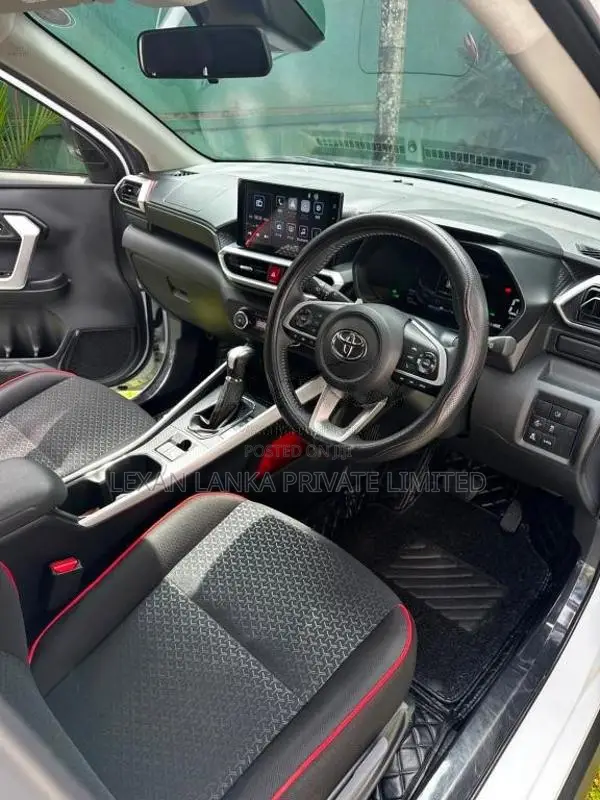 Toyota Raize 2025 SUV (Used)