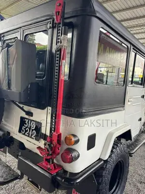 Mitsubishi 4DR5 J44 1980 SUV (Used)