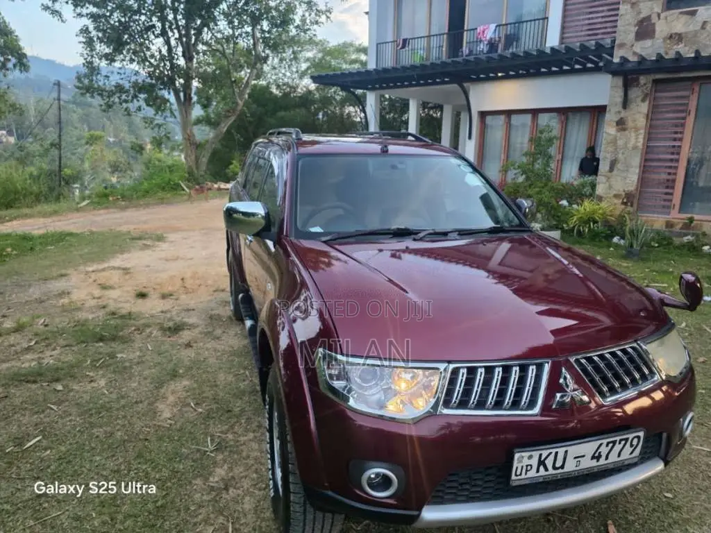 Mitsubishi Montero 2012 SUV (Used)