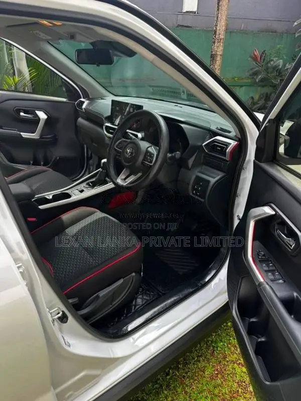 Toyota Raize 2025 SUV (Used)