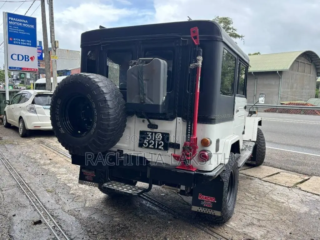 Mitsubishi 4DR5 J44 1980 SUV (Used)