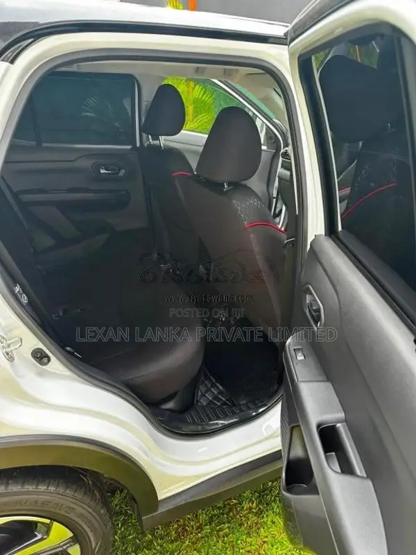 Toyota Raize 2025 SUV (Used)
