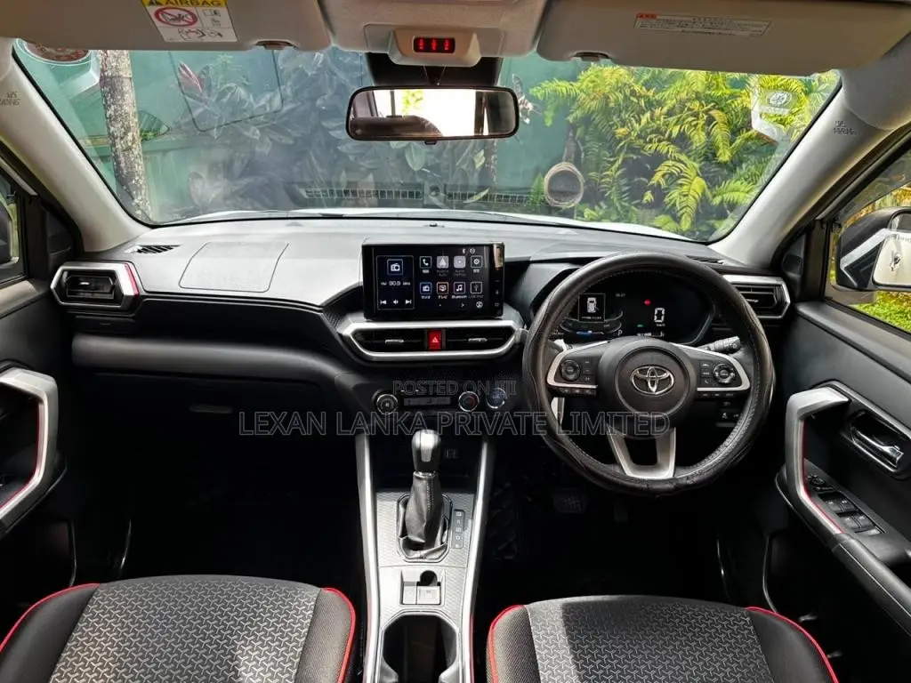 Toyota Raize 2025 SUV (Used)