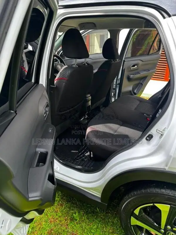 Toyota Raize 2025 SUV (Used)