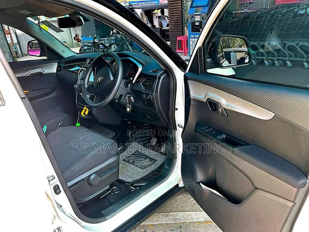 Mahindra KUV 100 2024 SUV (Used)