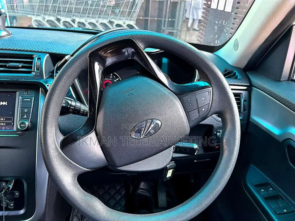 Mahindra KUV 100 2024 SUV (Used)