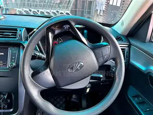 Mahindra KUV 100 2024 SUV (Used)