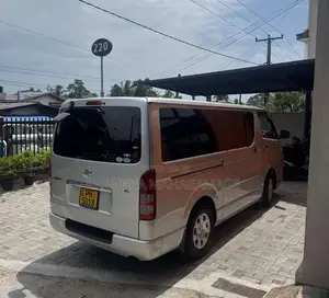 Toyota KDH 2013 Van (Used)