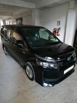Toyota Voxy 2014 SUV (Used)
