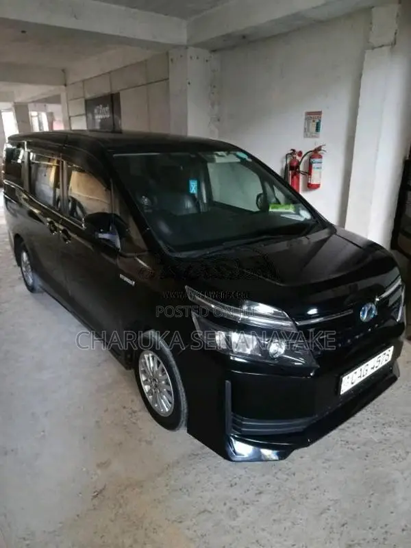 Toyota Voxy 2014 SUV (Used)