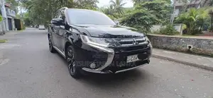 Mitsubishi Outlander NAVI PREMIUM PHEV 2016 SUV (Used)