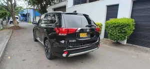 Mitsubishi Outlander NAVI PREMIUM PHEV 2016 SUV (Used)