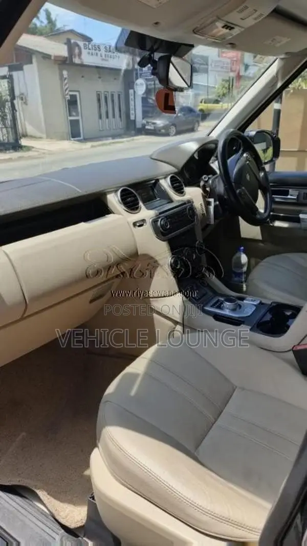 Land-Rover Discovery S 2016 SUV (Used)