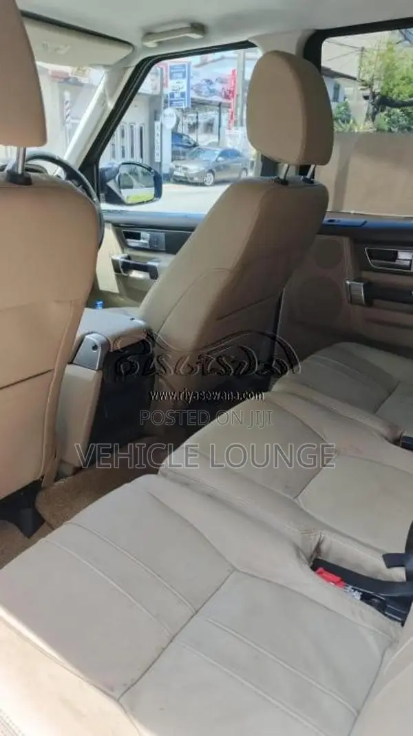 Land-Rover Discovery S 2016 SUV (Used)